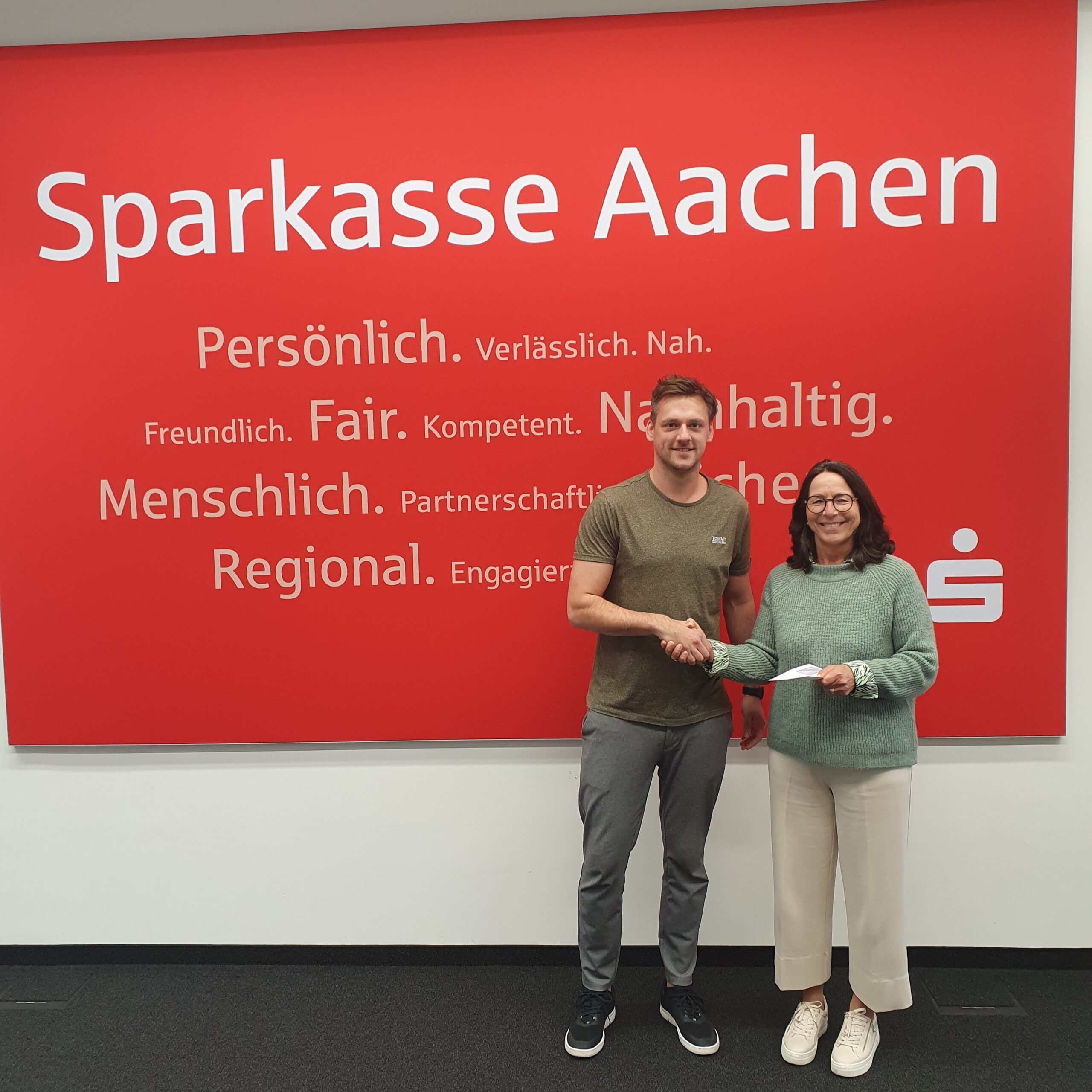 You are currently viewing Vielen Dank an die Sparkasse Aachen für die 500 Euro Spende für unseren Verein!